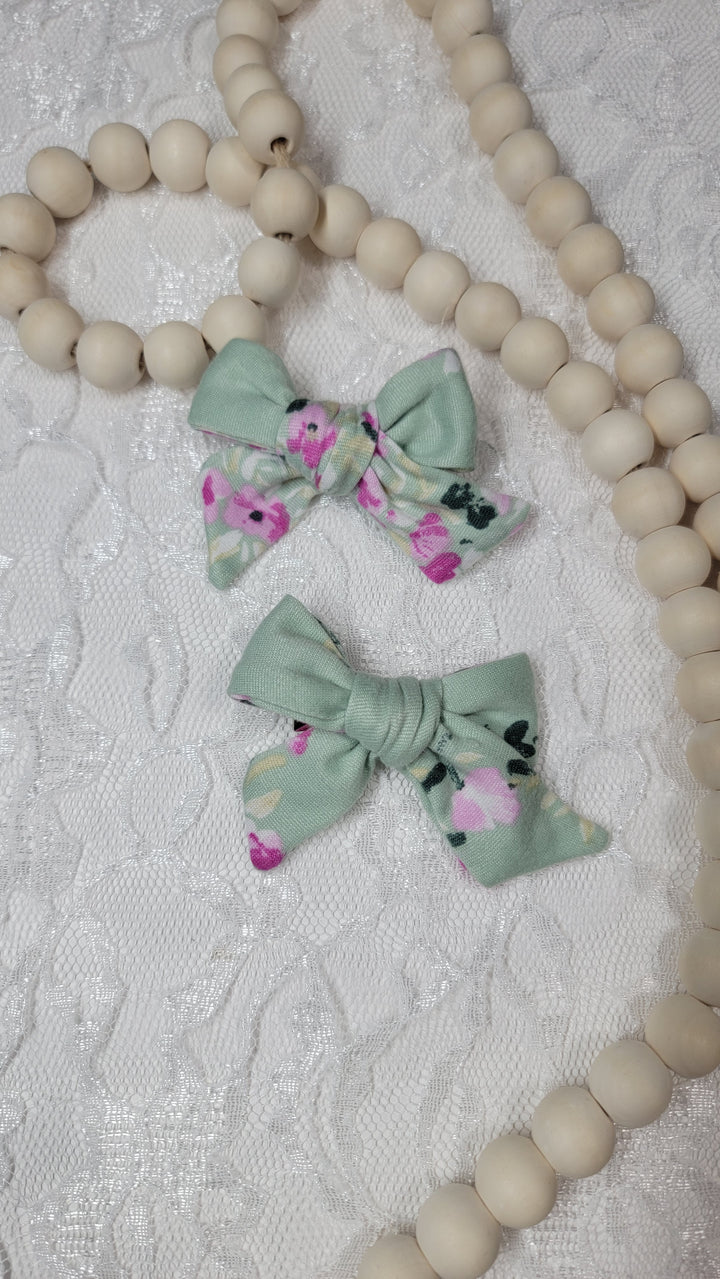 Tea Floral Dainty Piggies (on clips)