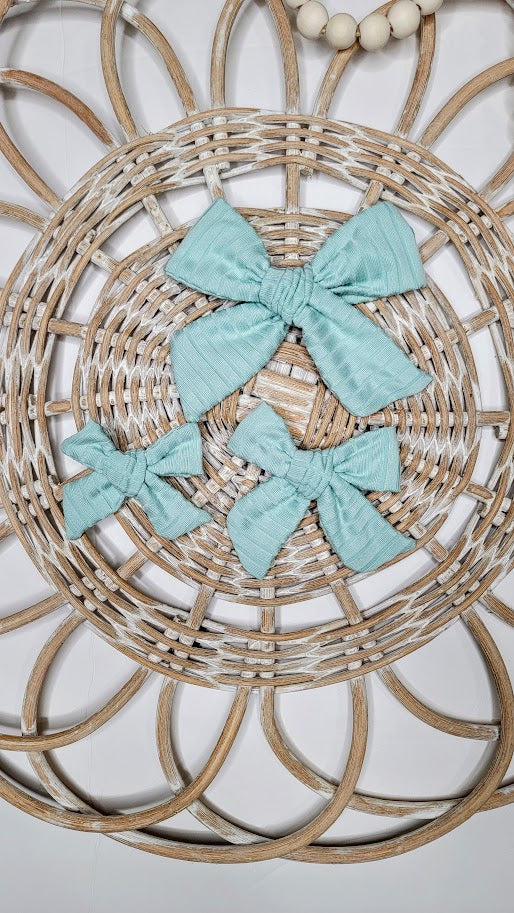 Pastel Mint Dainty Bow (on clips)