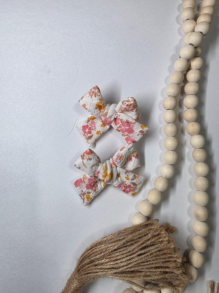 Pink Eyelet Floral Dainty Piggies (on clips)