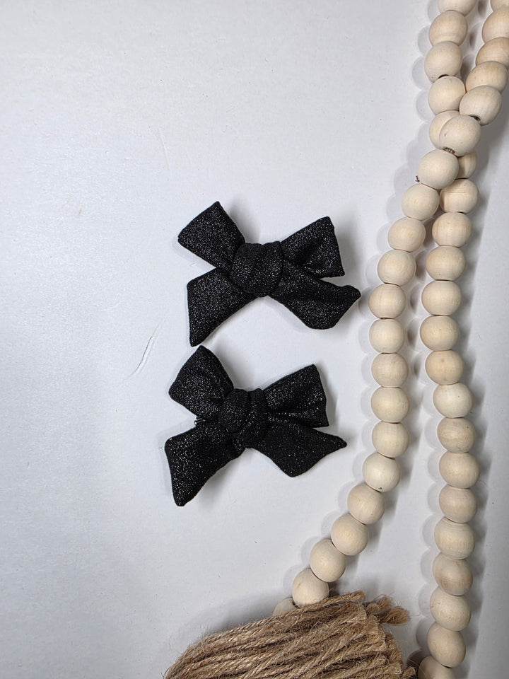 Black Glitter Dainty Piggies (on clips)